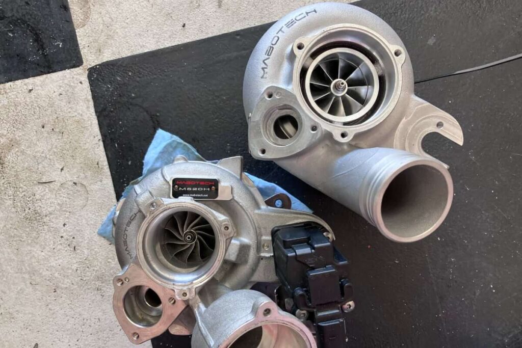 Mabotech M520 (L) and M720 (R)