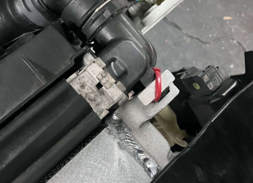 Majesty Competition IC Install - Securing the Radiator